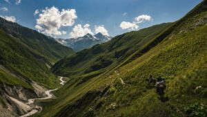 Omalo Nakaicho Pass Hiking