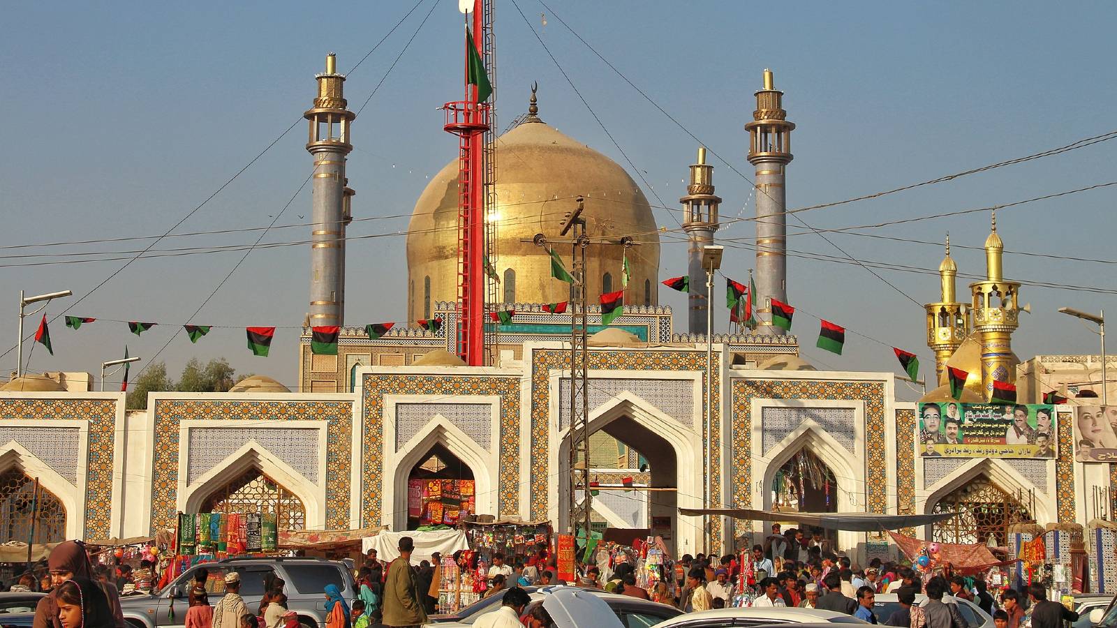 Darbar Usman Marvandi Lal Shahbaz Qalandar (Sufi Mausoleum) - VisitSilkRoad, image size:1600x900